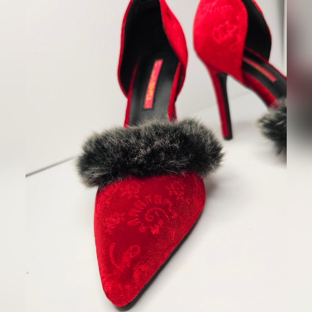 Coquette red velvet heels with gray faux fur - Picture 6 of 11